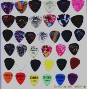 15 MIXED PLECTRUMS